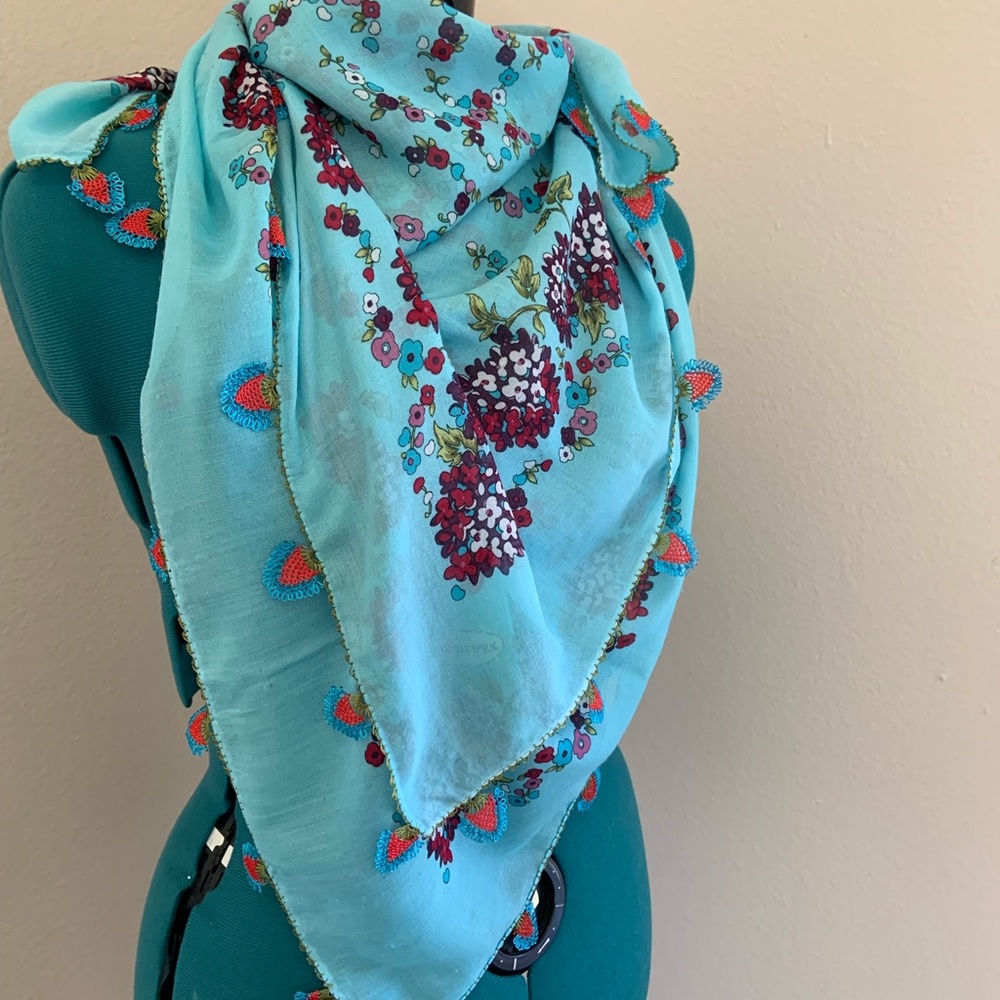 Exotic handmade scarf